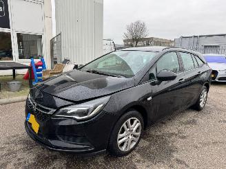 krockskadad bil auto Opel Astra Sports Tourer 1.0 Online Edition BJ 2018 157.168 KM 2018/8