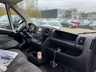 Peugeot Boxer 335 2.0 BlueHDI L3H2 Pro DC BJ 2017 237.625 KM picture 16