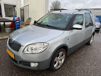 Voiture accidenté Skoda Roomster 1.6-16V AUTOMAAT Scout BJ 2008 76137 KM 2008/6