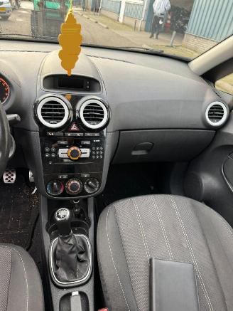 Opel Corsa 1.4-16V Cosmo picture 12