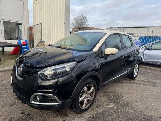 krockskadad bil auto Renault Captur 1.2 TCe Expression AUTOMAAT 2013/10