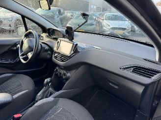 Peugeot 208 1.2 VTi Blue Lease picture 14