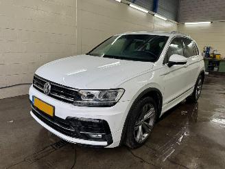 krockskadad bil auto Volkswagen Tiguan 1.5 TSI ACT Highline Business R AUTOMAAT 2020/7