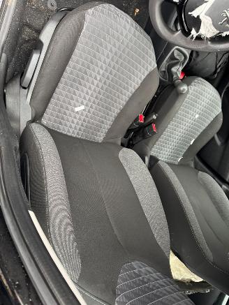 Peugeot 108 1.0 e-VTi Active BJ 2021 97.570 KM picture 10