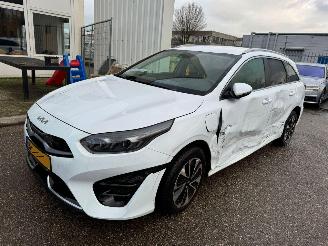 Voiture accidenté Kia Cee d Sportswagon 1.6 AUTOMAAT GDI PHEV DynamicPlusLine BJ 2023 74.883 KM 2023/1