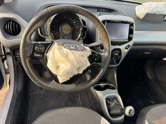 Toyota Aygo 1.0 VVT-i x-play BJ 2014 142.605 KM picture 8