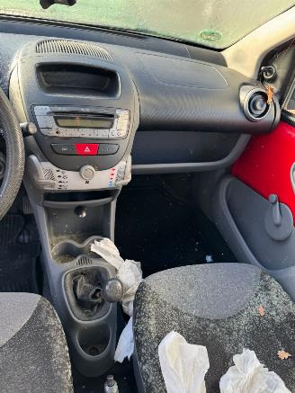 Peugeot 107 1.0-12V XR BJ 2009 239.000 KM picture 10