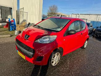 Vaurioauto  passenger cars Peugeot 107 1.0-12V XR BJ 2009 239.000 KM 2009/12