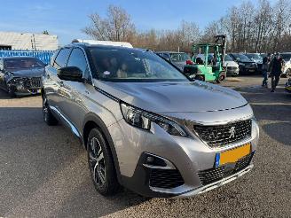 damaged passenger cars Peugeot 5008 1.2 PureTech Blue Lease Premium 2020/9