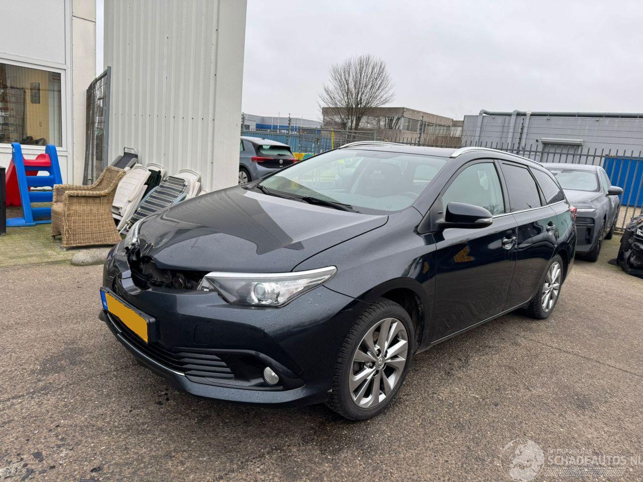Toyota Auris Touring Sports 1.2T Dynamic BJ 2015 154.883 KM