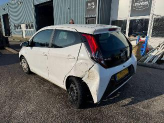Toyota Aygo 1.0 VVT-i x-play AUTOMAAT picture 3