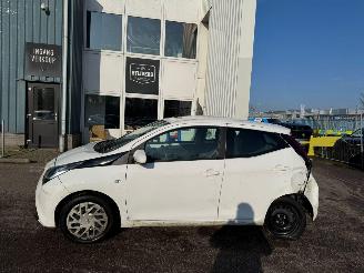 Toyota Aygo 1.0 VVT-i x-play AUTOMAAT picture 2