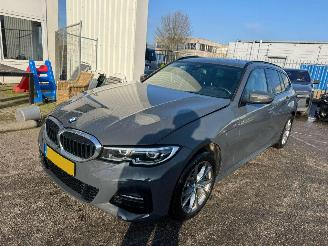 krockskadad bil auto BMW 3-serie Touring 330e High Executiven AUTOMAAT 2021/4