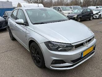 damaged passenger cars Volkswagen Polo 1.0 TSI Comfortline Business AUTOMAAT 2018/2