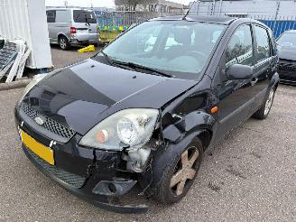 damaged passenger cars Ford Fiesta 1.6-16V Futura AUTOMAAT 2005/12