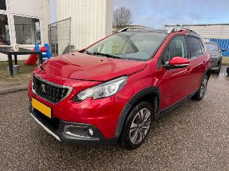 damaged passenger cars Peugeot 2008 1.2 PureTech Allure AUTOMAAT 2019/5