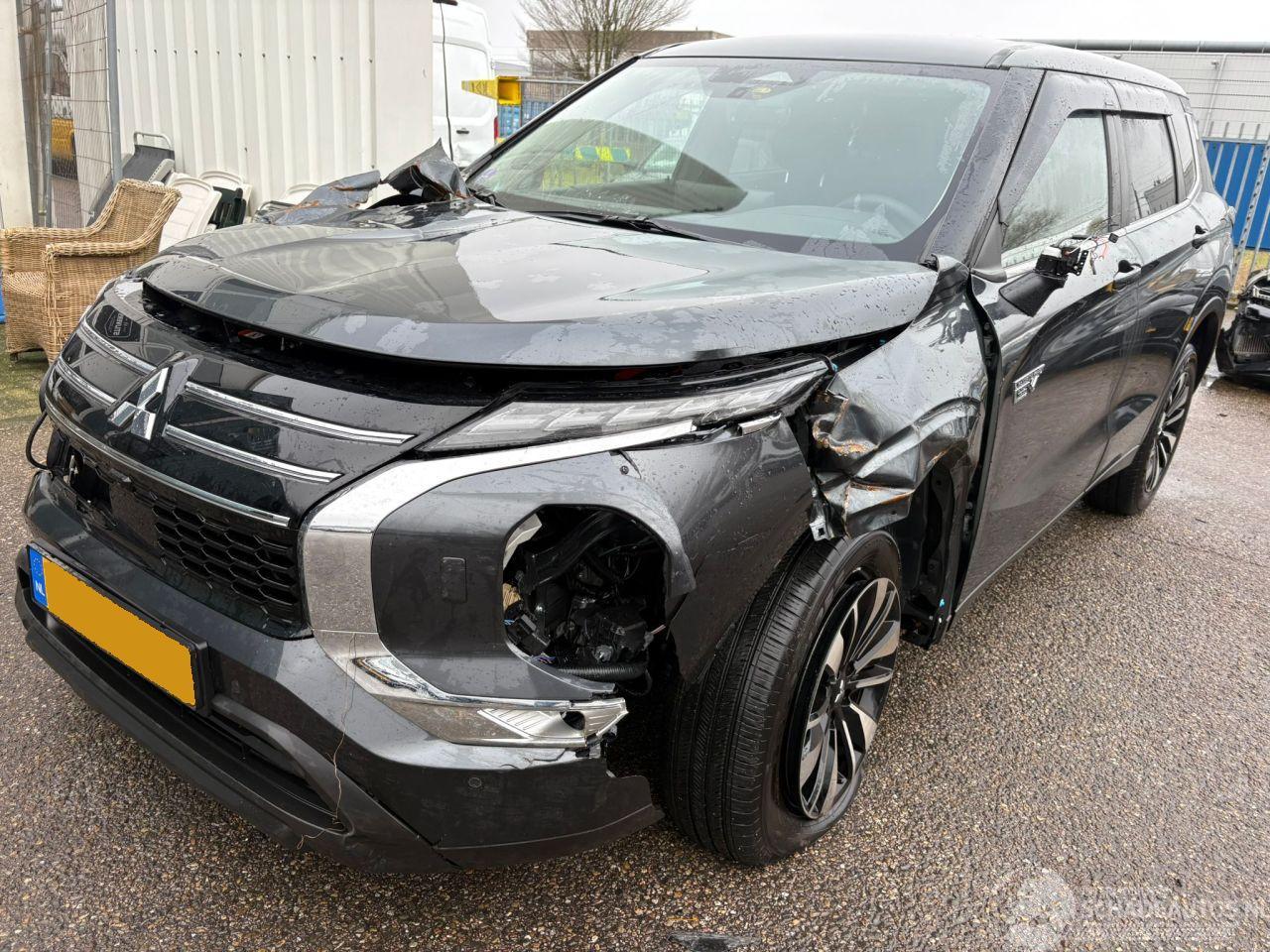 Mitsubishi Outlander 2.4 AUTOMAAT PHEV Intense