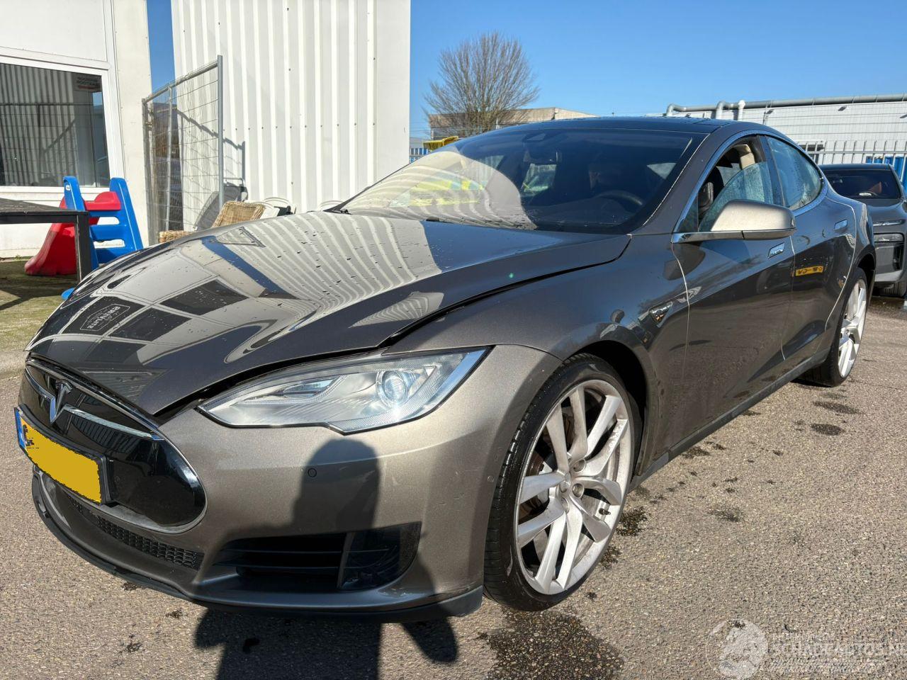 Tesla Model S 85D Base