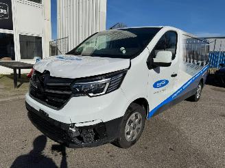 krockskadad bil bedrijf Renault Trafic 2.0 AUTOMAAT Blue dC1 150 EDC T30 L2H1 Advance 150 pk 2024/12
