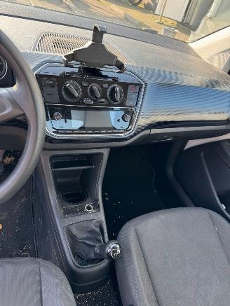 Volkswagen Up! 1.0 picture 13