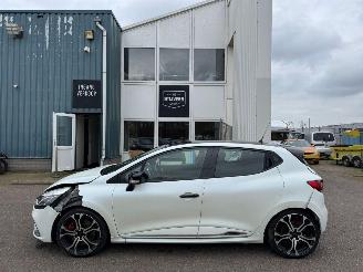 skadebil auto Renault Clio 1.6 AUTOMAAT 220 PK R.S. Trophy 2016/9
