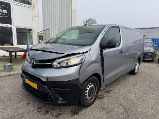 krockskadad bil bedrijf Toyota Proace Worker 2.0 D-4D Navigator Long 2021/11