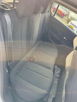 Peugeot 308 1.2 PureTech Active Pack Business picture 17