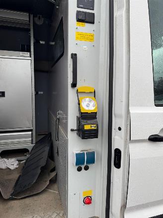 Volkswagen Crafter 35 2.0 TDI L3H3 Highline picture 12