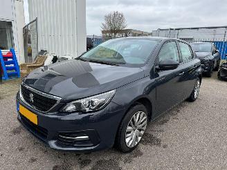 Vaurioauto  passenger cars Peugeot 308 1.5 BlueHDi Blue Lease 2020/1
