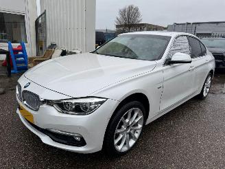 Schadeauto BMW 3-serie 320i  AUTOMAAT Luxury Edition 2018/9