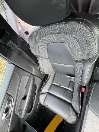 Volvo V-60 2.0 B3 R-Design picture 18