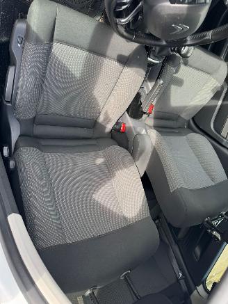 Citroën C4 cactus 1.2 PureTech Shine picture 17