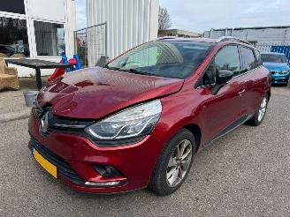 skadebil auto Renault Clio Estate 0.9 TCe Limited 2017/6
