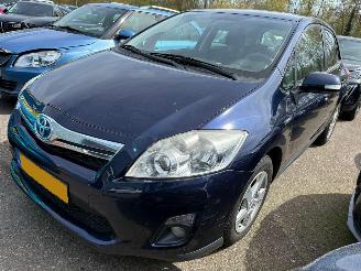 damaged passenger cars Toyota Auris 1.8 AUTOMAAT Full Hybrid Aspiration 2011/8