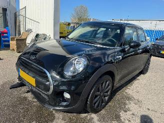 krockskadad bil auto Mini One 1.5 One Business Edition 2019/7