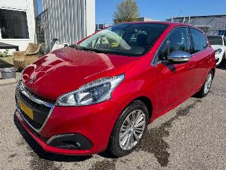 uszkodzony samochody osobowe Peugeot 208 1.2 PureTech Allure 2018/4