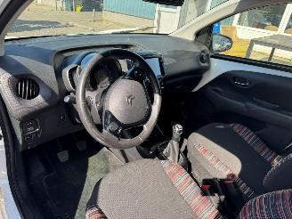 Citroën C1 1.0 VTi Shine picture 10