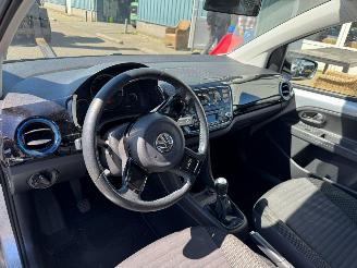 Volkswagen Up! 1.0 groove up! BlueMotion picture 9