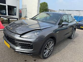 Damaged car Porsche Cayenne 3.0 AUTOMAAT E-Hybrid 2020/3