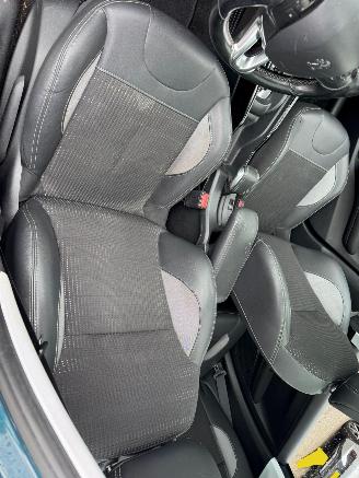 Peugeot 2008 1.2 PureTech Allure picture 19