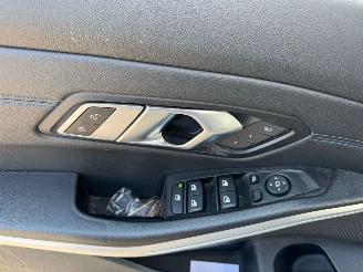 BMW 3-serie 320i AUTOMAAT High Executive picture 16