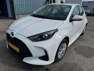 skadebil auto Toyota Yaris 1.5 AUTOMAAT Hybrid Active 2021/8