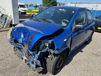 Voiture accidenté Toyota Yaris 1.3-16V AUTOMAAT VVT-i Sol 2001/7