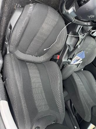 Peugeot 308 SW 1.6 BlueHDI Blue Lease Executive Pack picture 16