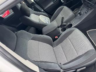Toyota Auris 1.8 AUTOMAAT Hybrid Dynamic Go picture 11