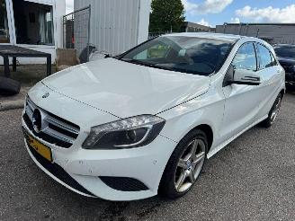 krockskadad bil auto Mercedes A-klasse 200 Prestige 2013/7
