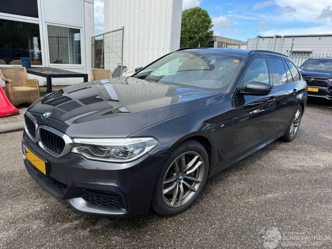 BMW 5-serie Touring 540i AUTOMAAT xDrive High Executive