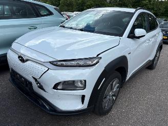 Schadeauto Hyundai Kona EV Premium 64 kWh 2019/12