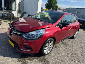 Damaged car Renault Clio 0.9 TCe Limited 2016/11