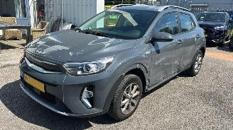 Unfallwagen Kia Stonic 1.0 T-GDi MHEV 2021/11